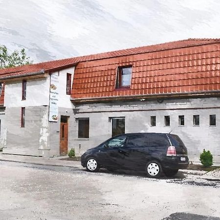 Bed and Breakfast Fuerdo Panzio Karcag Exterior foto